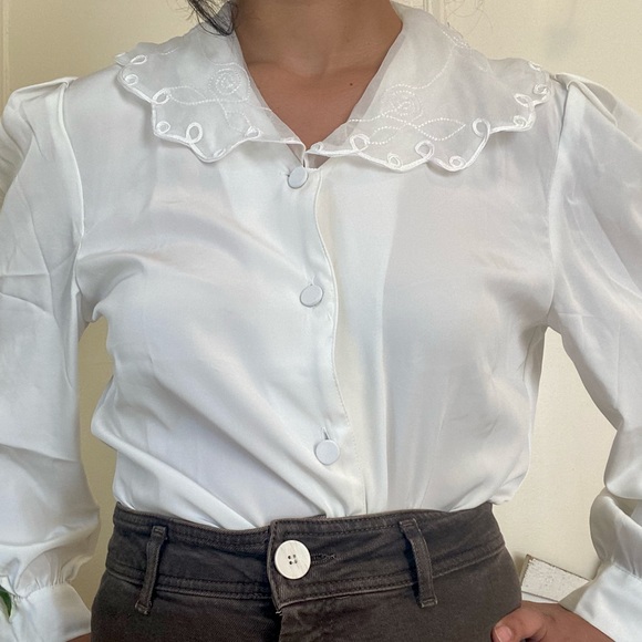 Vintage Tops - Vintage Gorgeous Romantic Minimalist Fall Vintage Blouse